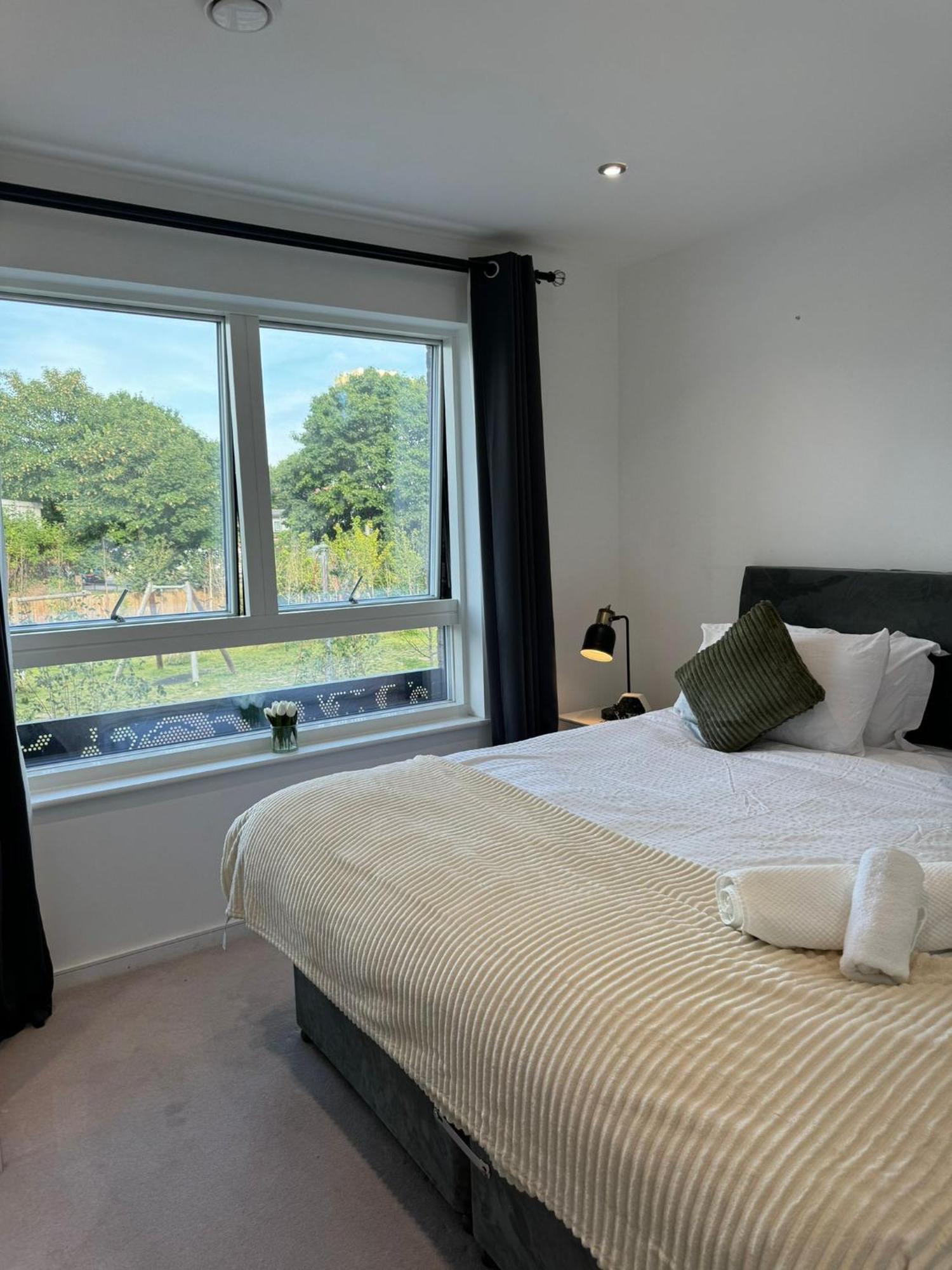 Kayz Lodge- Luxury Ensuite-private & Shared In A New House At The Olympic Village Overlooking Stratford Westfield And Tube Station Lodge London