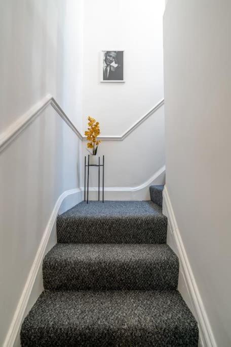 Beautiful Luxe 3 Bedroom With 4 Beds Londen