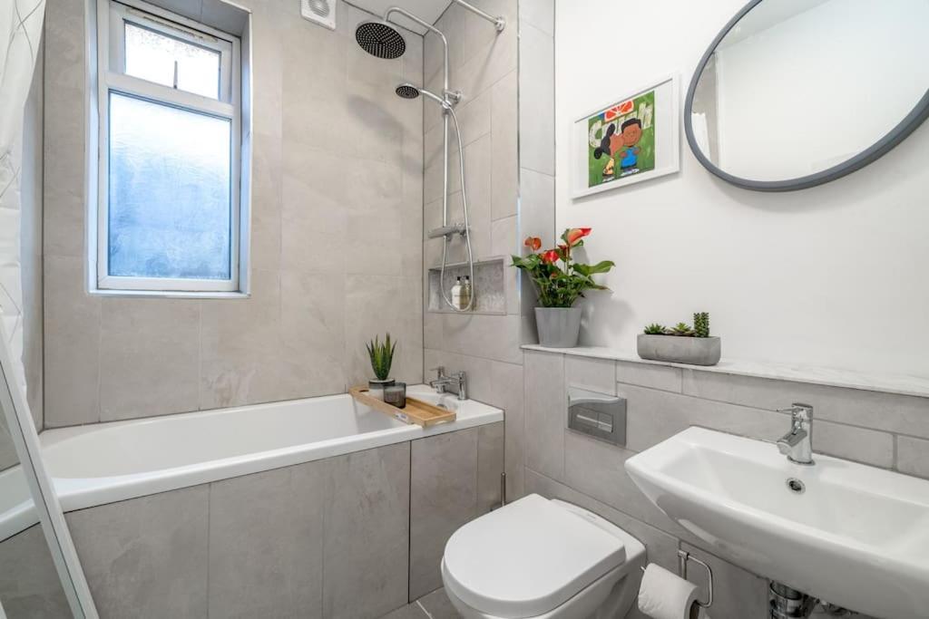 Beautiful Luxe 3 Bedroom With 4 Beds Appartement Londen