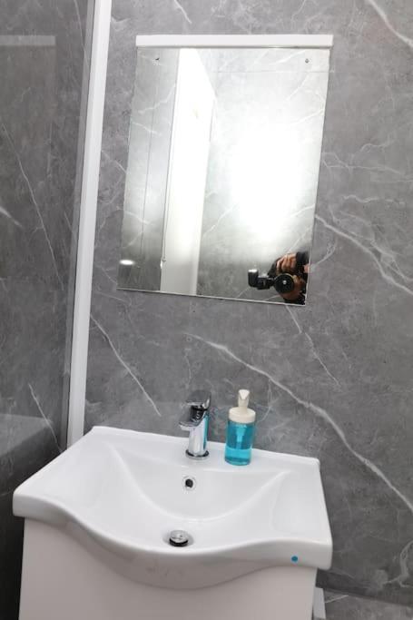 The Entire 4 Bedroom House Near Victoria Park And In Bow E3 Vakantiehuis *