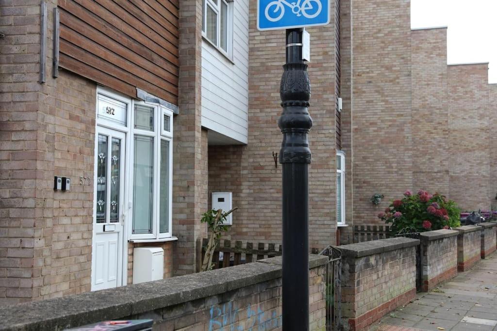 The Entire 4 Bedroom House Near Victoria Park And In Bow E3 Vakantiehuis