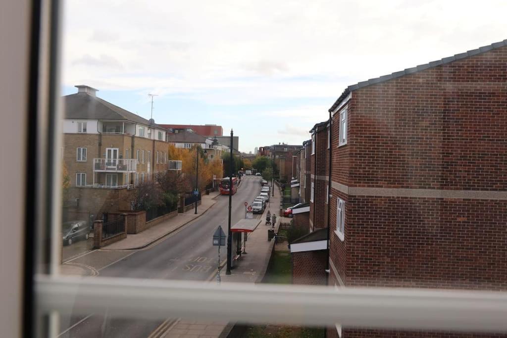 The Entire 4 Bedroom House Near Victoria Park And In Bow E3 Vakantiehuis