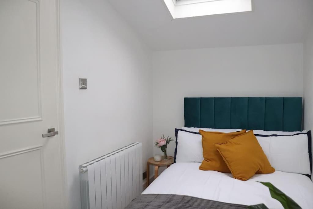 New 4bd Stylish With Amazing Transport * London