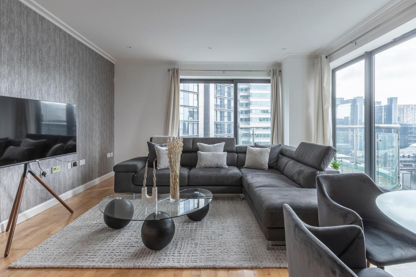 Waterfront Apartment *