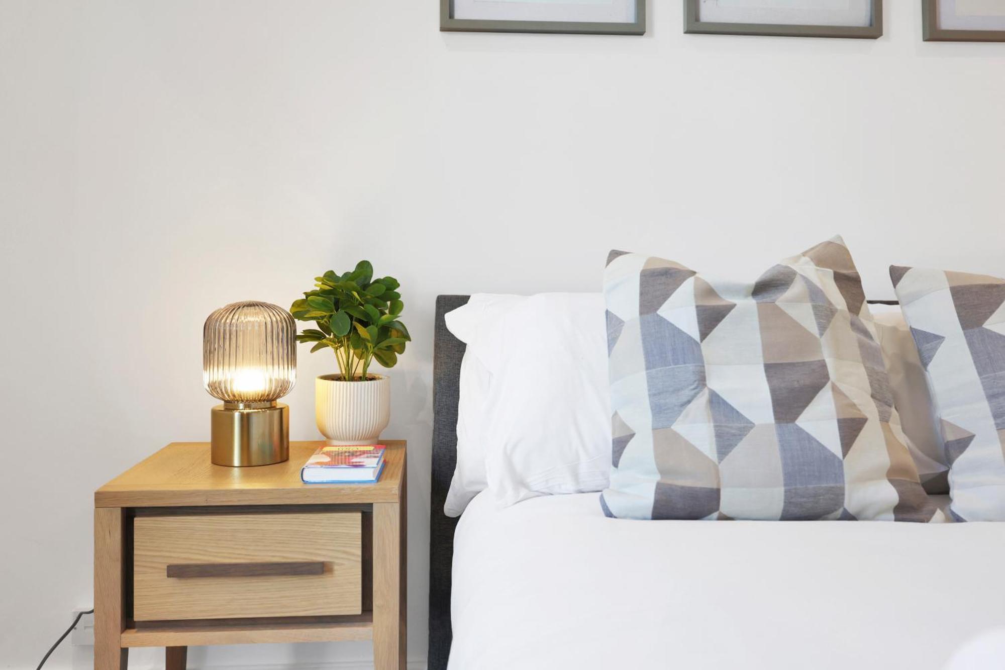 1 Bedroom Short Term & Flexible Renting Hackney With Free Wifi Apartment London