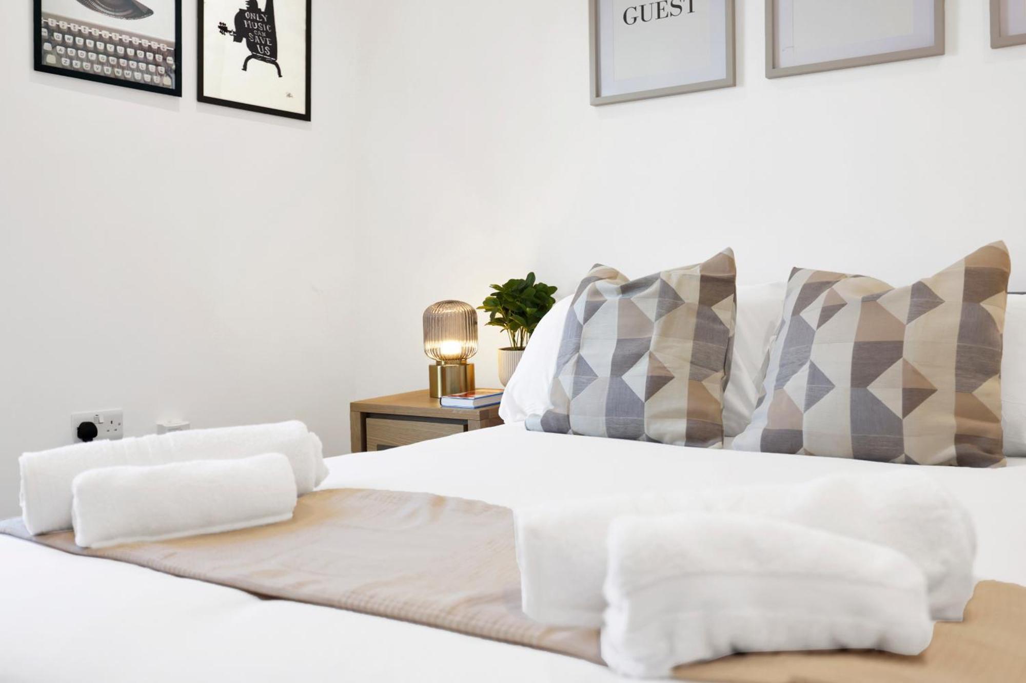 1 Bedroom Short Term & Flexible Renting Hackney With Free Wifi * London