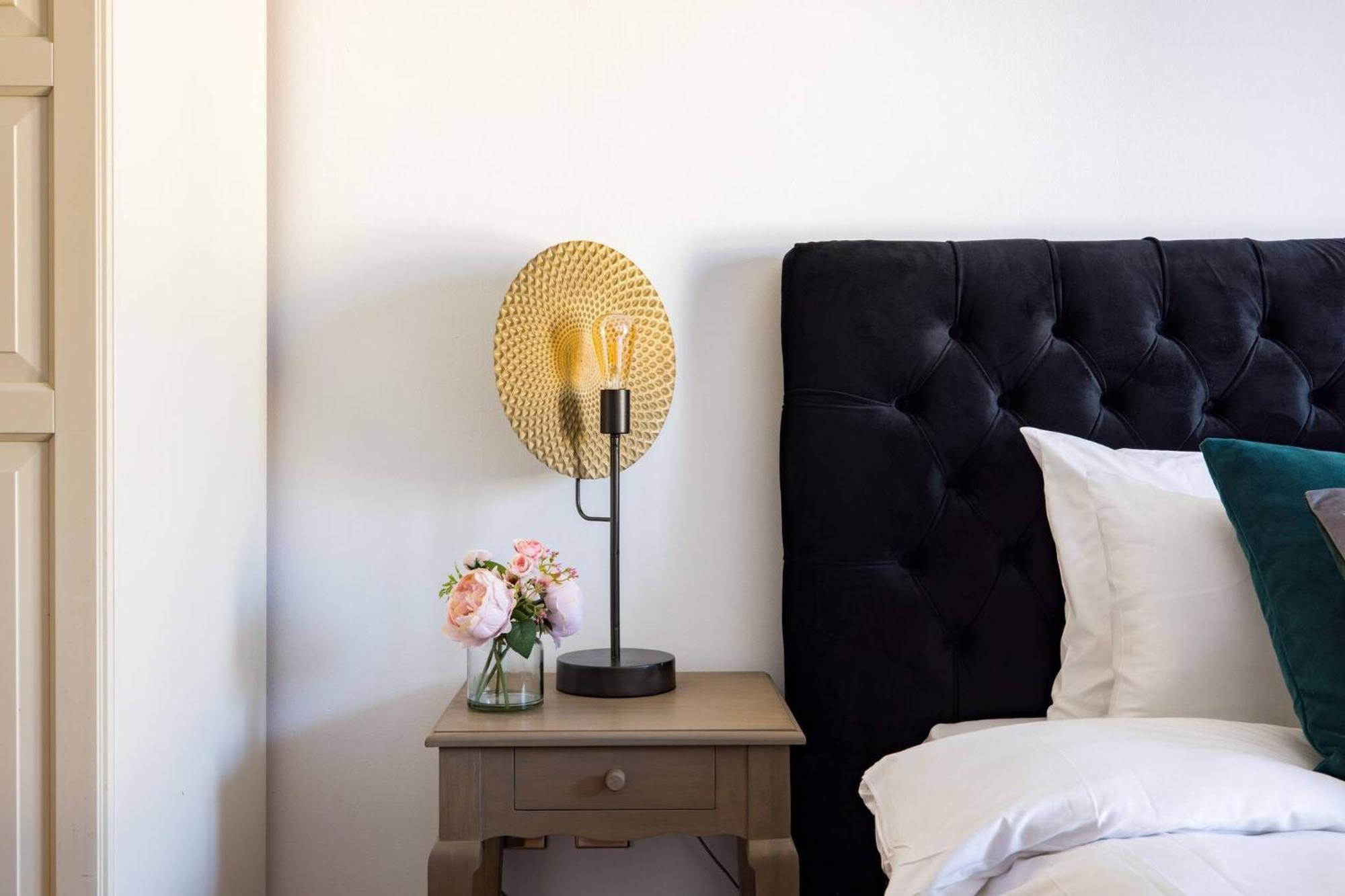 Wild Roses Service - East India Apartment