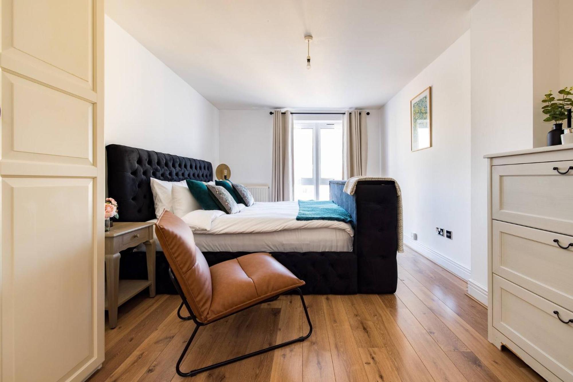 Wild Roses Service - East India Apartment London