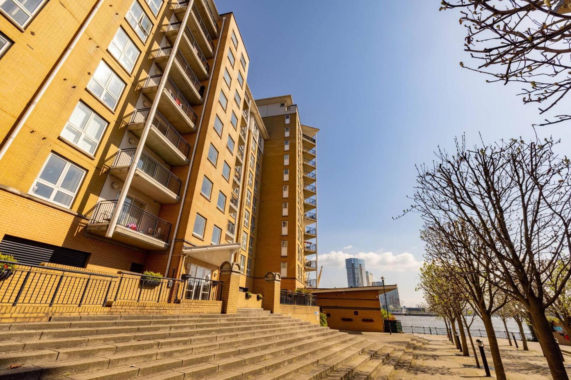 Apartment Wild Roses Service - East India London