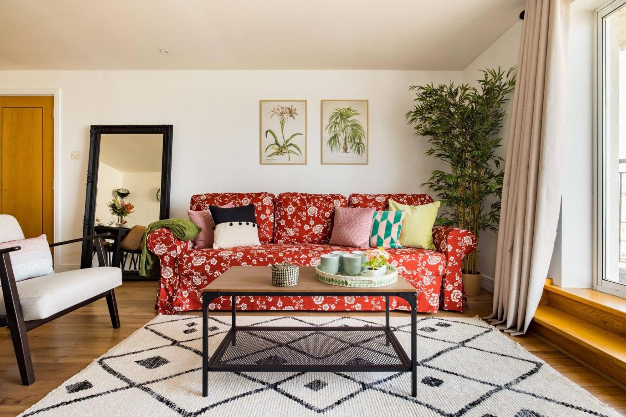 Wild Roses Service - East India Apartment