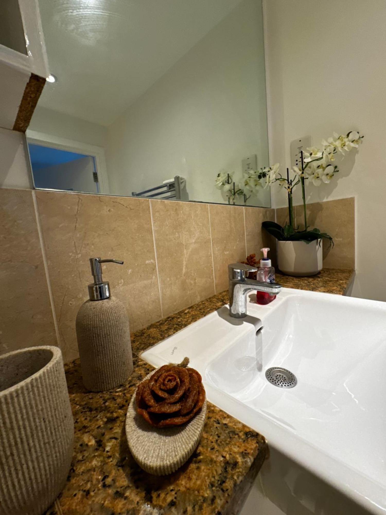 Apartment Entire Luxurious Flat In Beckton Excel Netflix & Free Wifi *