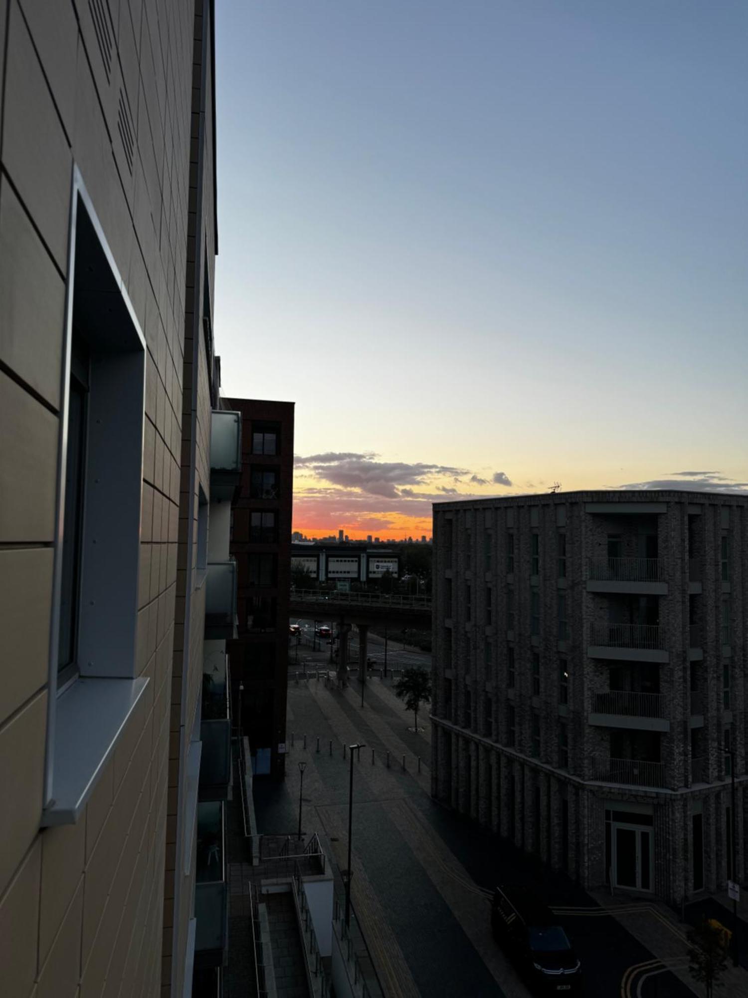Apartment Entire Luxurious Flat In Beckton Excel Netflix & Free Wifi *