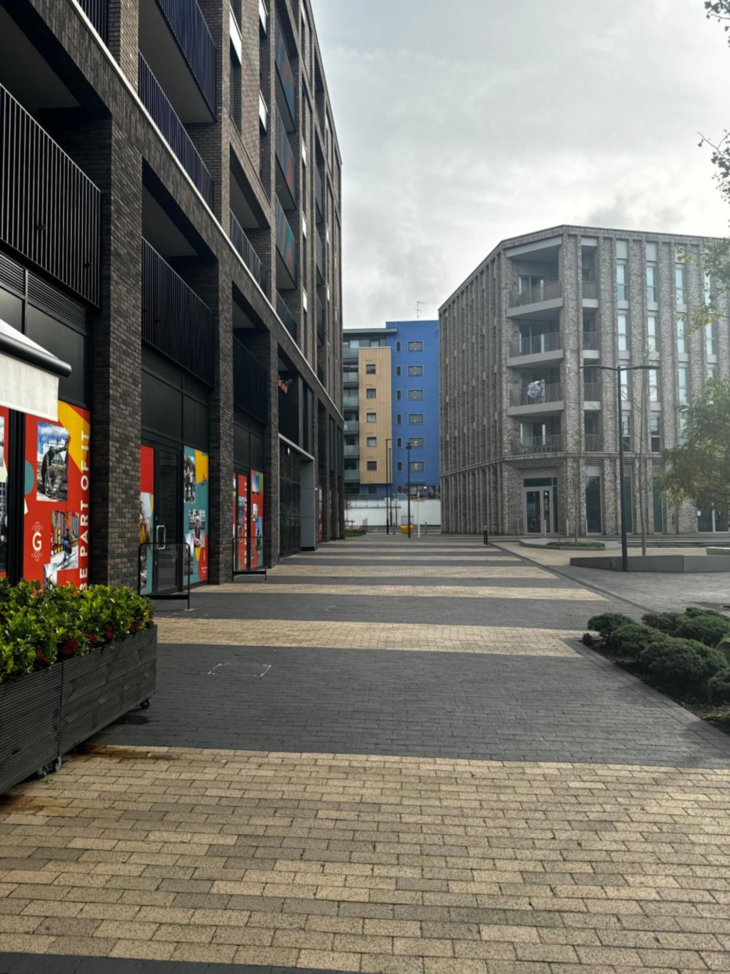 Apartment Entire Luxurious Flat In Beckton Excel Netflix & Free Wifi