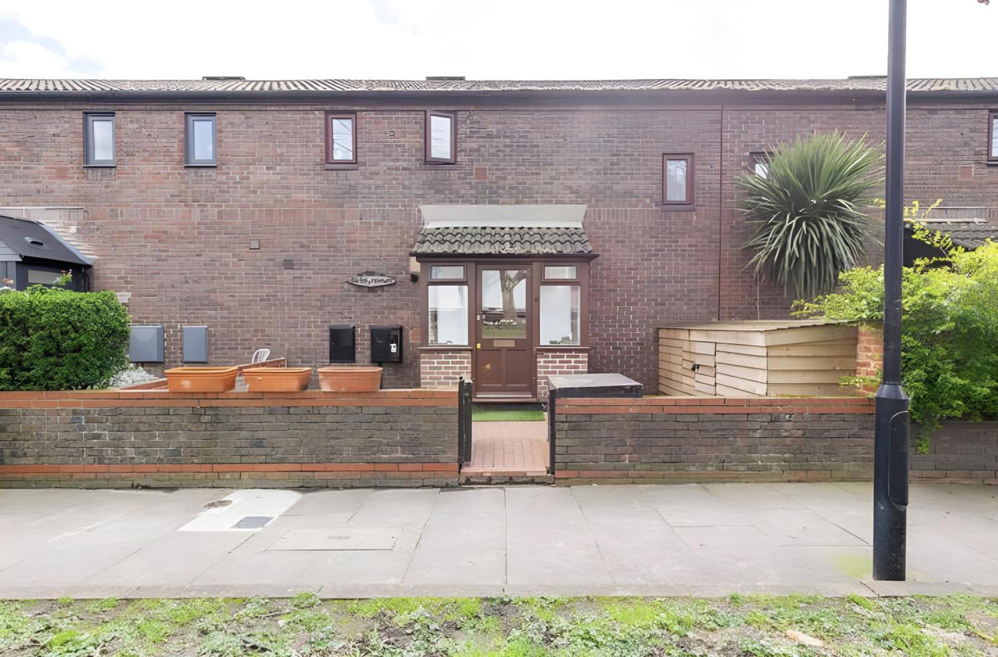 Accommodatie bij particulieren Modern With Bathroom & Garden In A Shared House - No Kitchen *