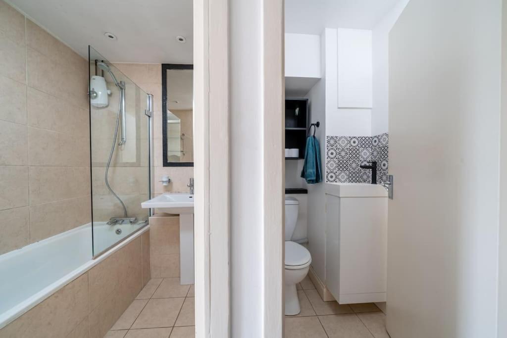 Bright Spacious 2 Bedroom Flat In Zone One * London