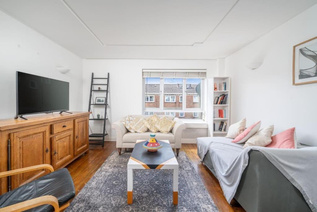 Bright Spacious 2 Bedroom Flat In Zone One London