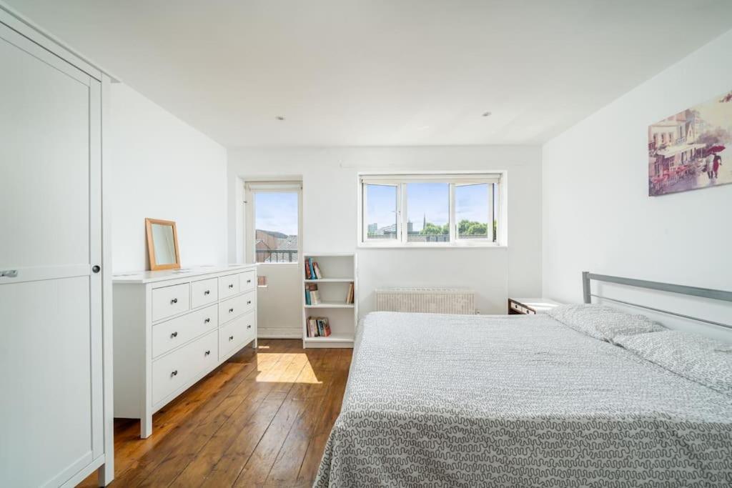 Apartment Bright Spacious 2 Bedroom Flat In Zone One *