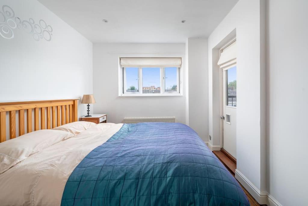 Bright Spacious 2 Bedroom Flat In Zone One Apartment London