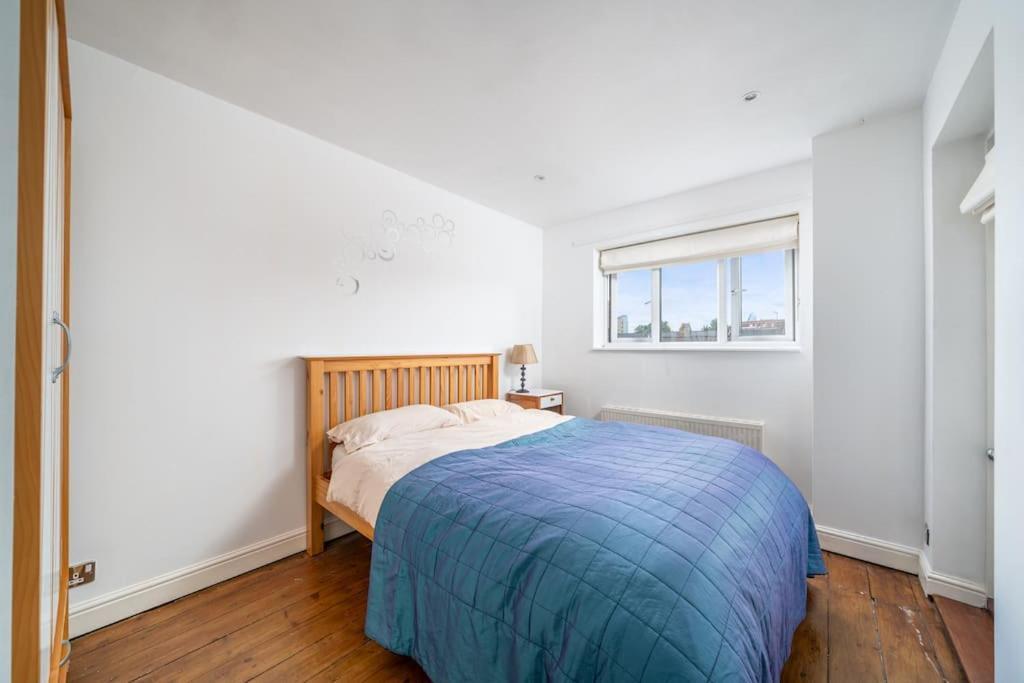 Bright Spacious 2 Bedroom Flat In Zone One Apartment London
