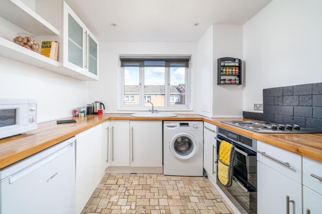 Bright Spacious 2 Bedroom Flat In Zone One London
