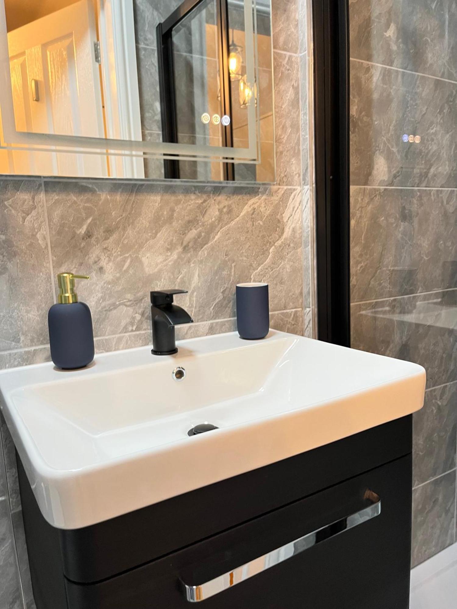Luxury In - Walthamstow Village - E17 * London