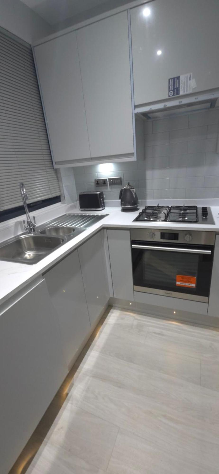 Family Friendly Fully Refurbished 3 Bedroom, 3 Bathroom In Appartement Londen