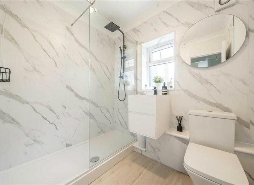 Apartment Bright Newly Refurbished London
