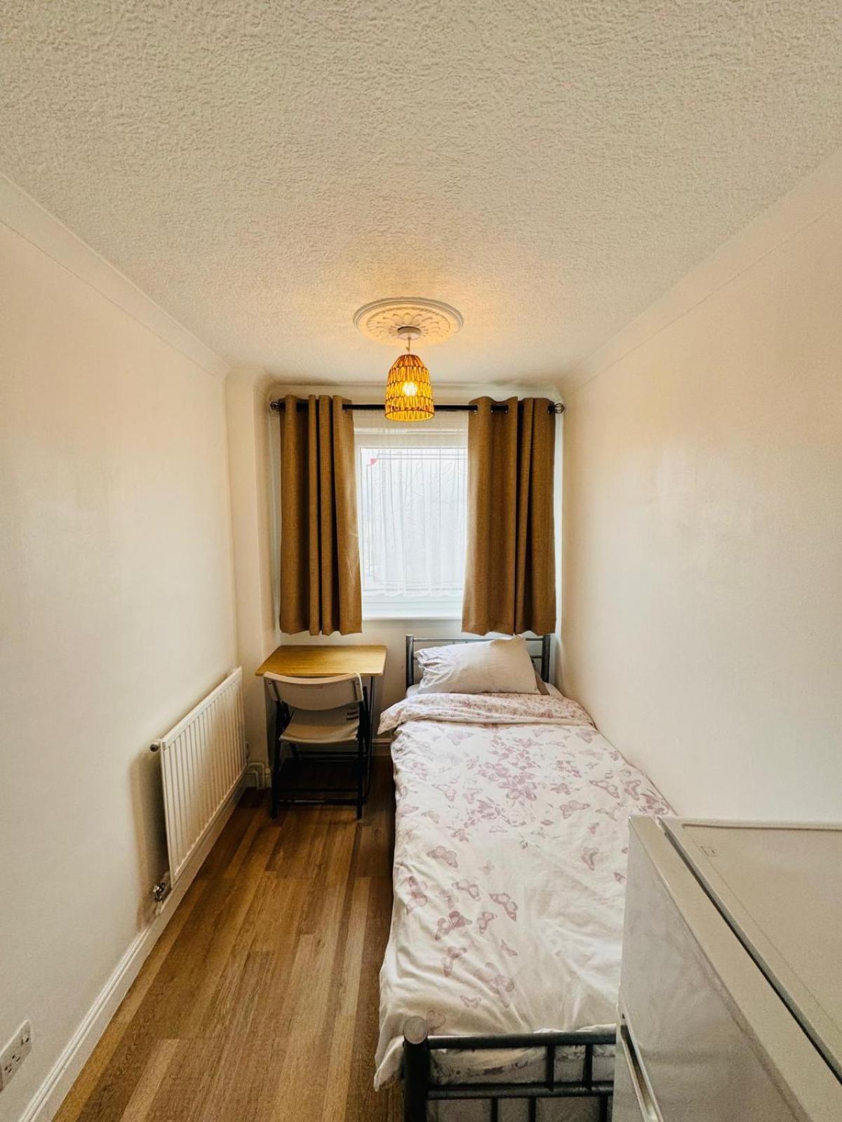 Comfy Private Near Excel * London