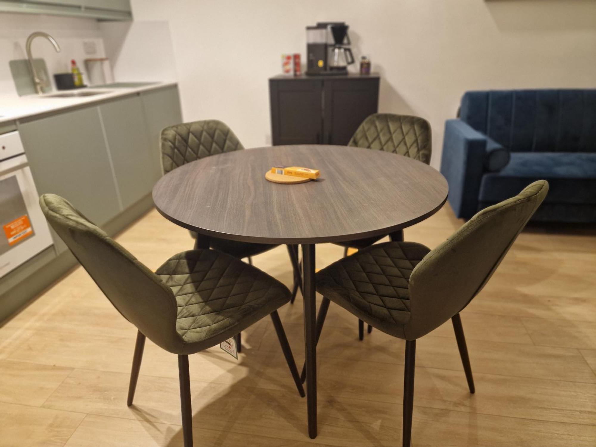Apartment Modern 2 Bedroom 2 Bathroom Flat, Free Parking