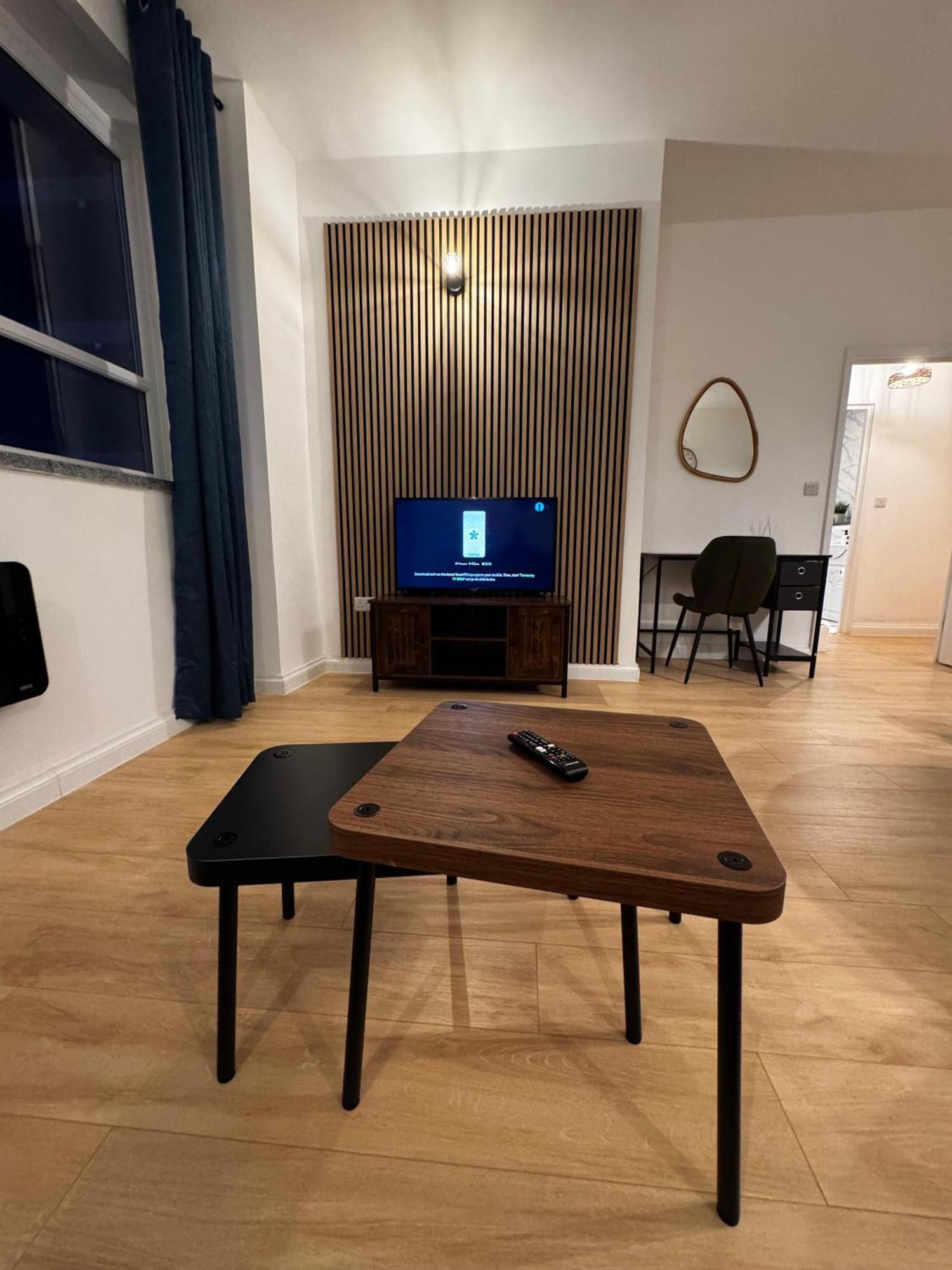 Modern 2 Bedroom 2 Bathroom Flat, Free Parking Apartment