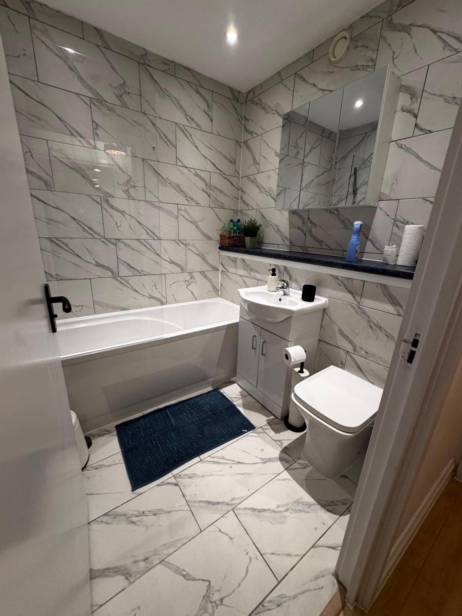 Apartment Modern 2 Bedroom 2 Bathroom Flat, Free Parking London