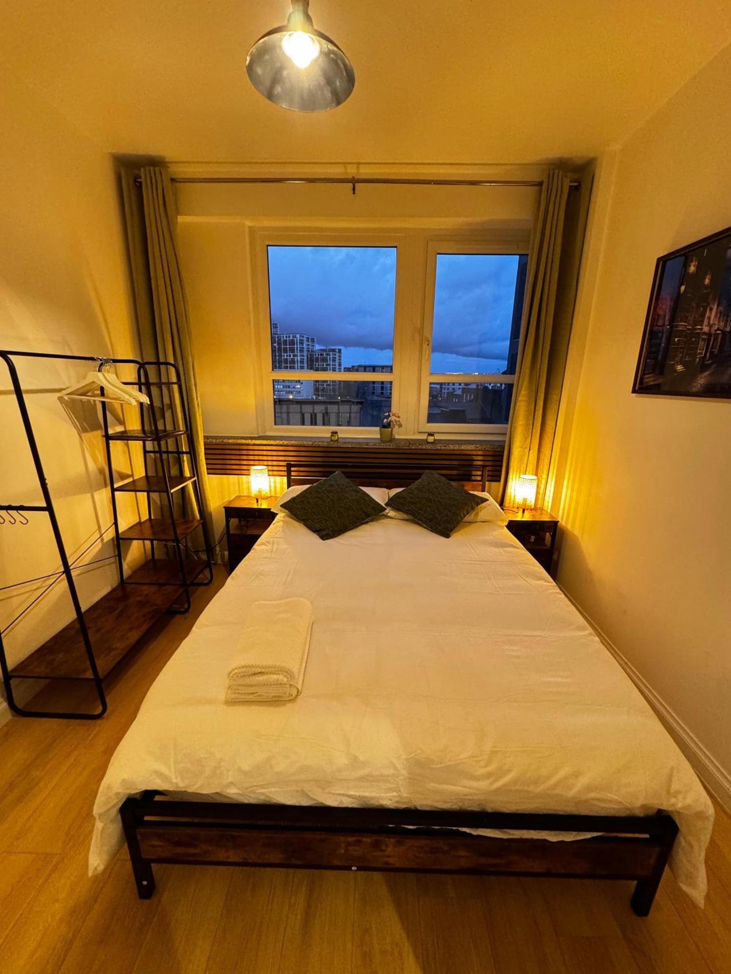 Apartment Modern 2 Bedroom 2 Bathroom Flat, Free Parking London