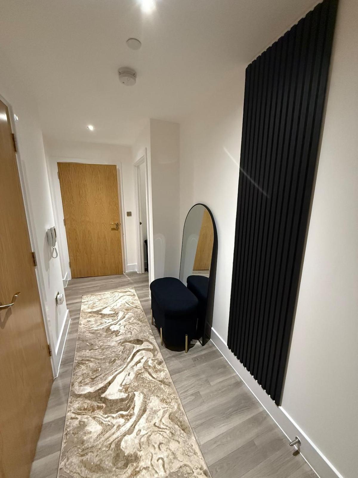 Stunning 2 Bed In Royal Wharf Next To Excel & Airport Apartment *