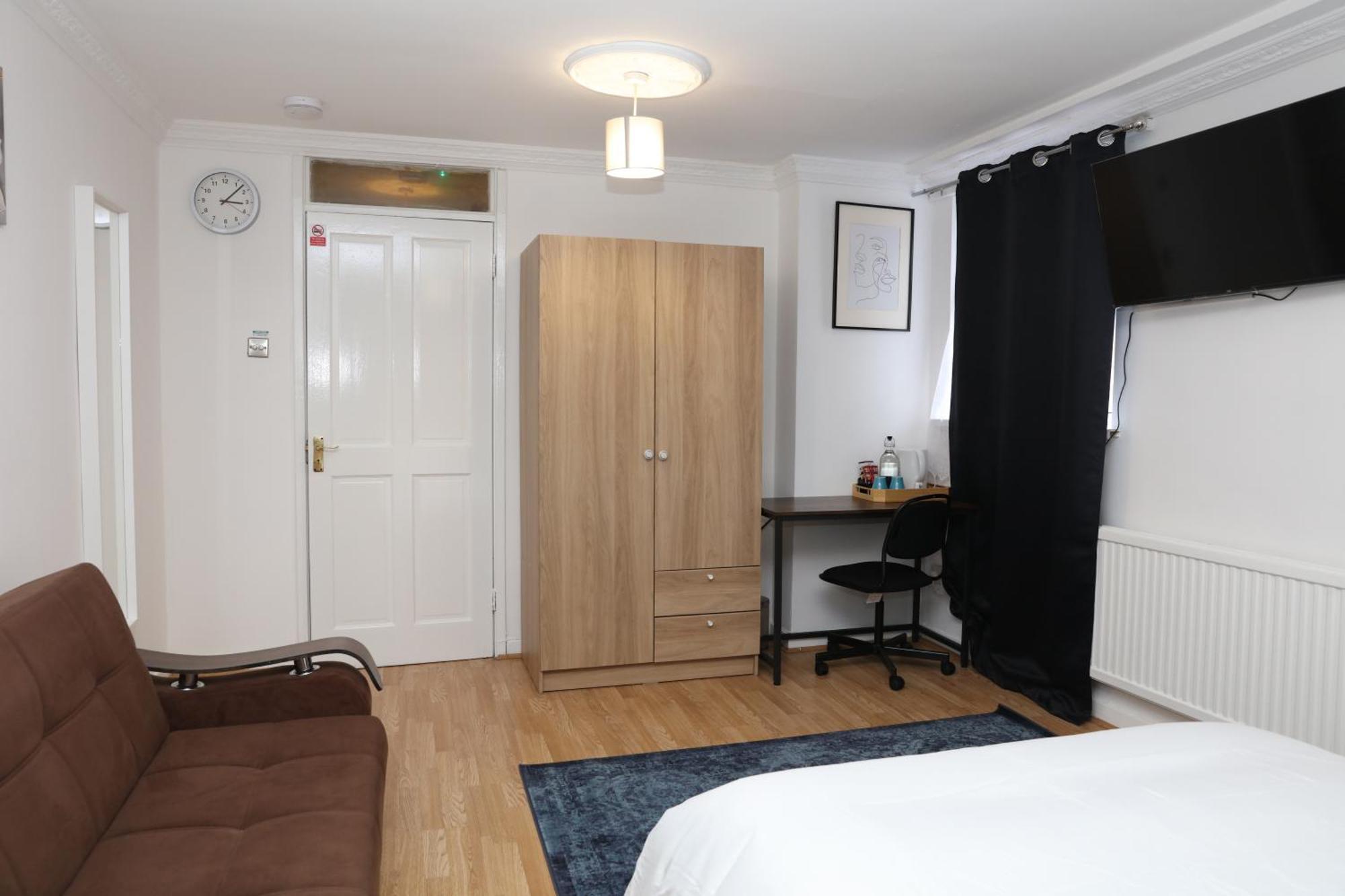 The Entire 4 Bedroom House Near Victoria Park And In Bow E3 Londen