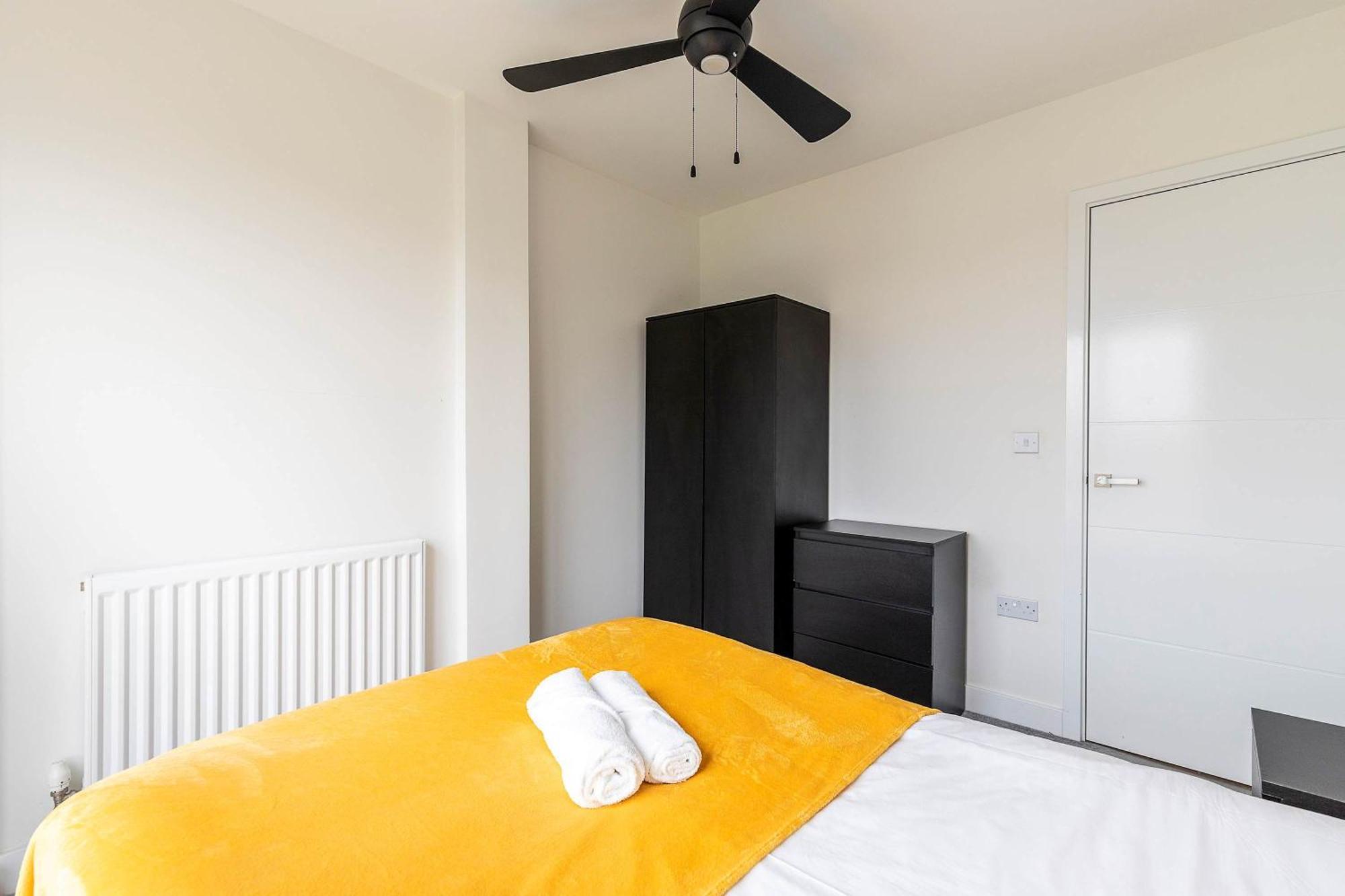 3br Poplar Views Of Canary Wharf * London