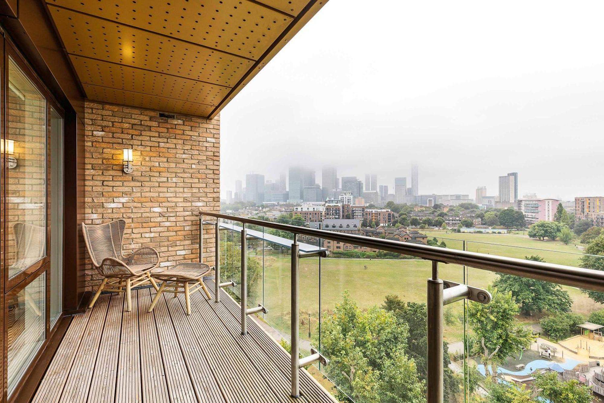 3br Poplar Views Of Canary Wharf Apartment *