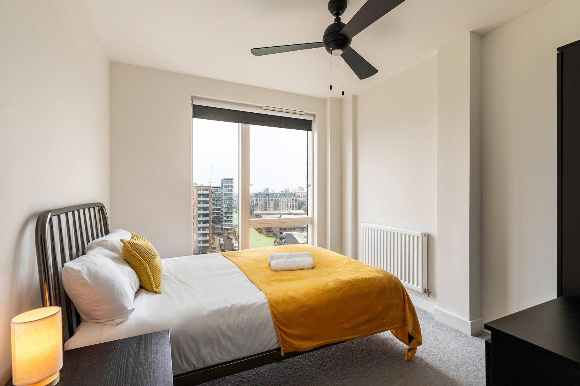 3br Poplar Views Of Canary Wharf * London