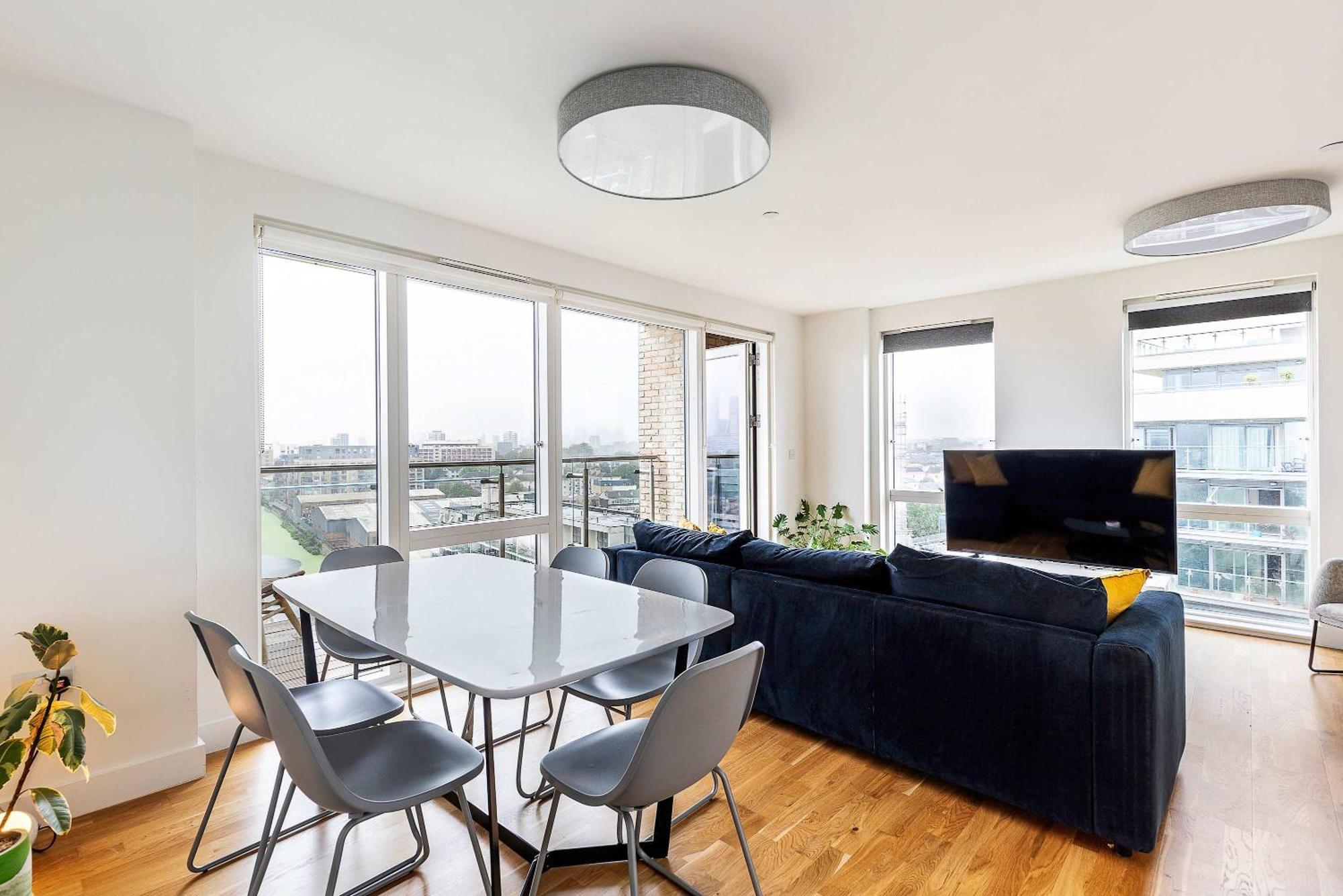3br Poplar Views Of Canary Wharf London