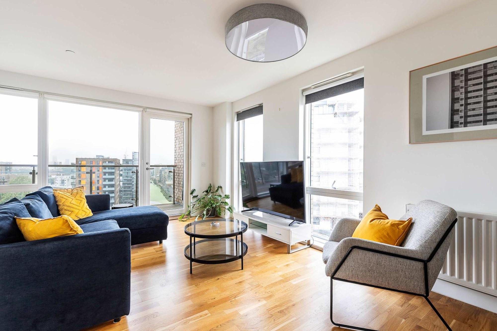 3br Poplar Views Of Canary Wharf