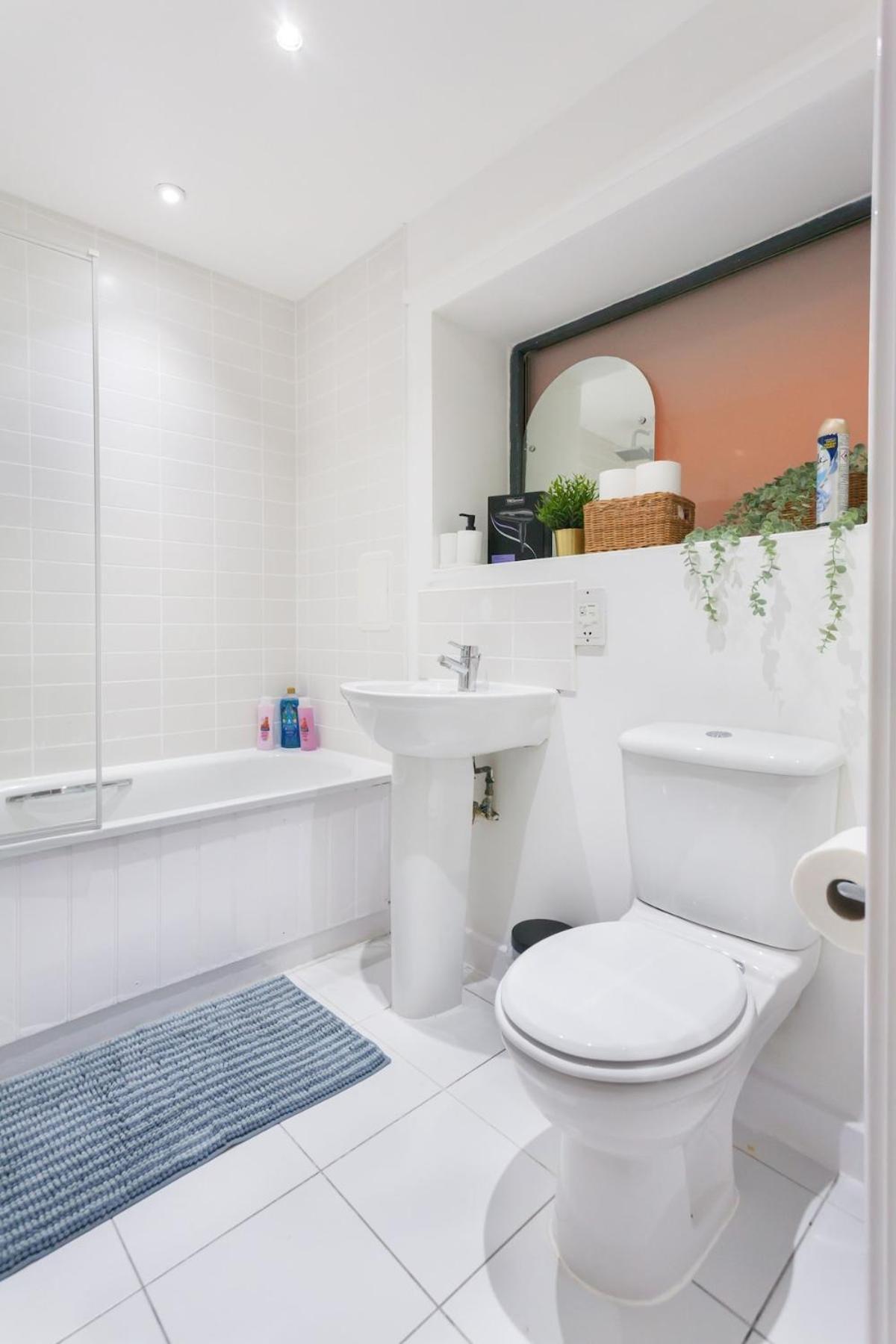 2 Bed Entire