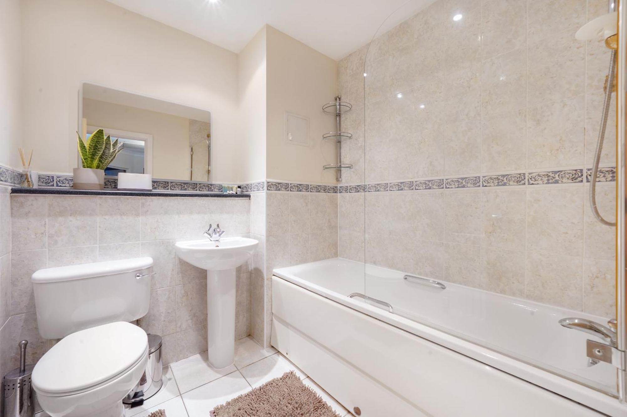 1 Bed Of Whitechapel Apartment London