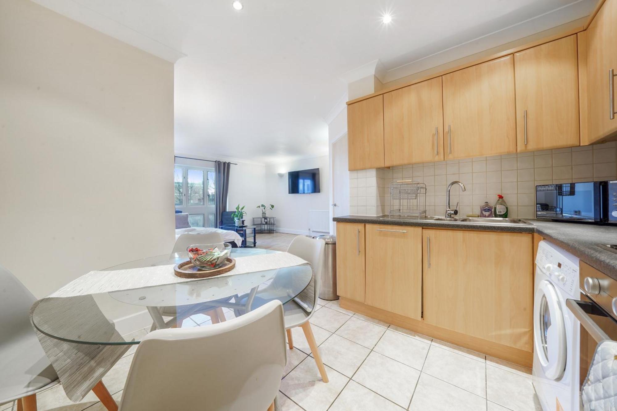 1 Bed Of Whitechapel Apartment London