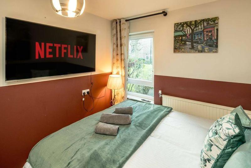 Apartment Luxury 5 Star Retreat, London Bridge Apt, With Free Parking-Mobilerate Offers-Genius Bdc Offers-Wifi-Games-Netflix-Citycenter- Sleeps7!