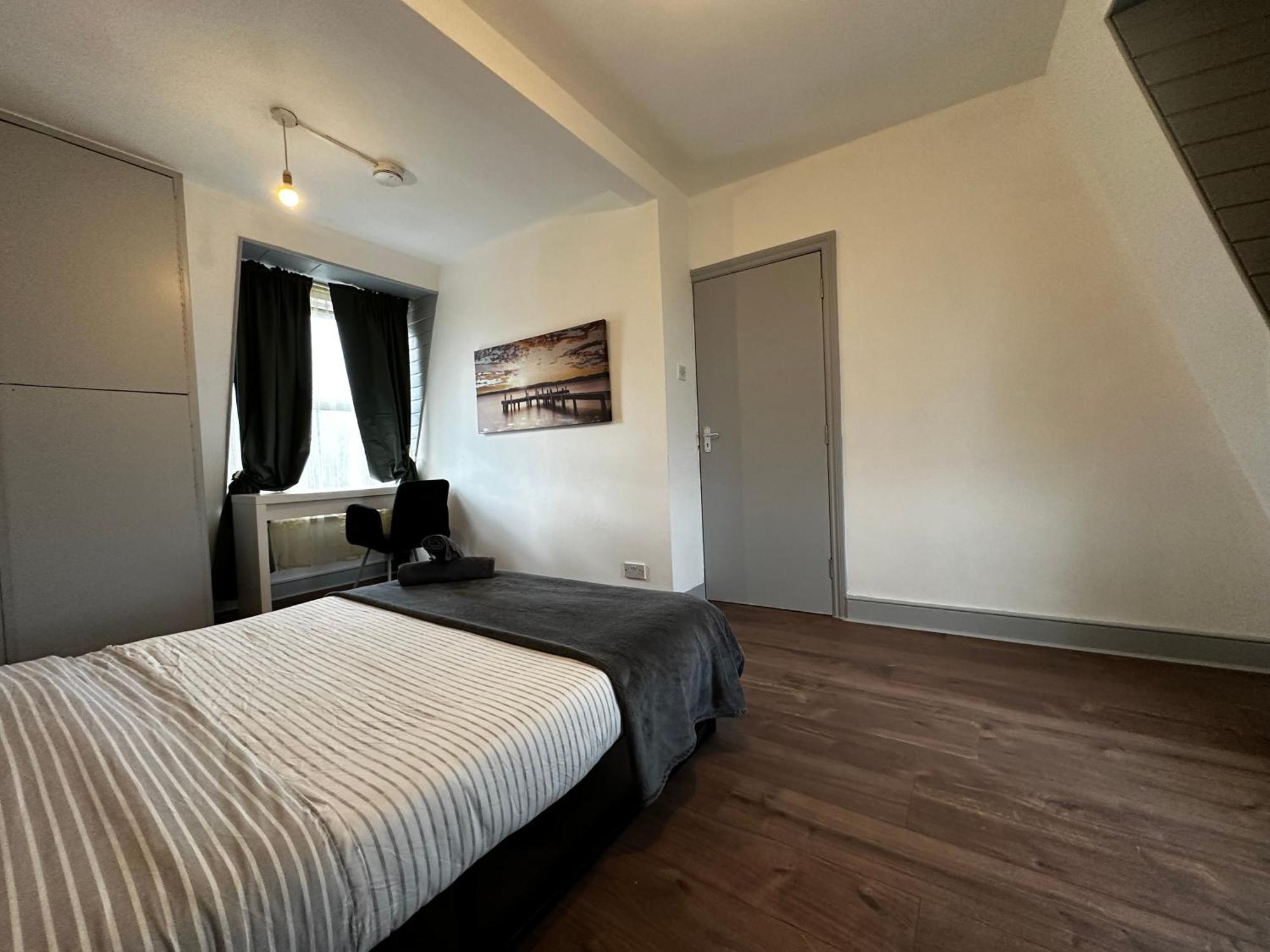 Mileend 4 Large Master Bedroom Habitación en casa particular Londres