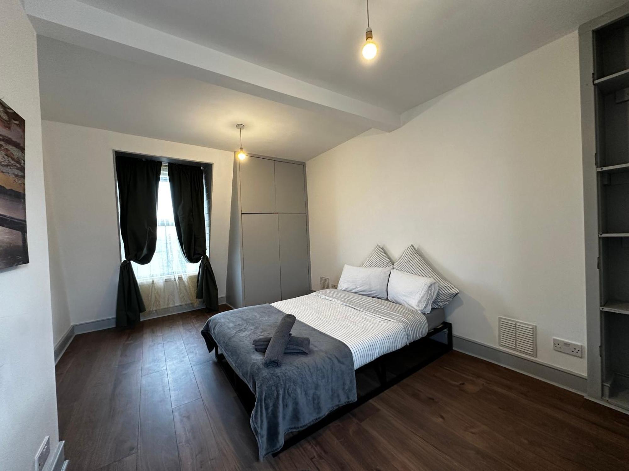 Mileend 4 Large Master Bedroom Habitación en casa particular