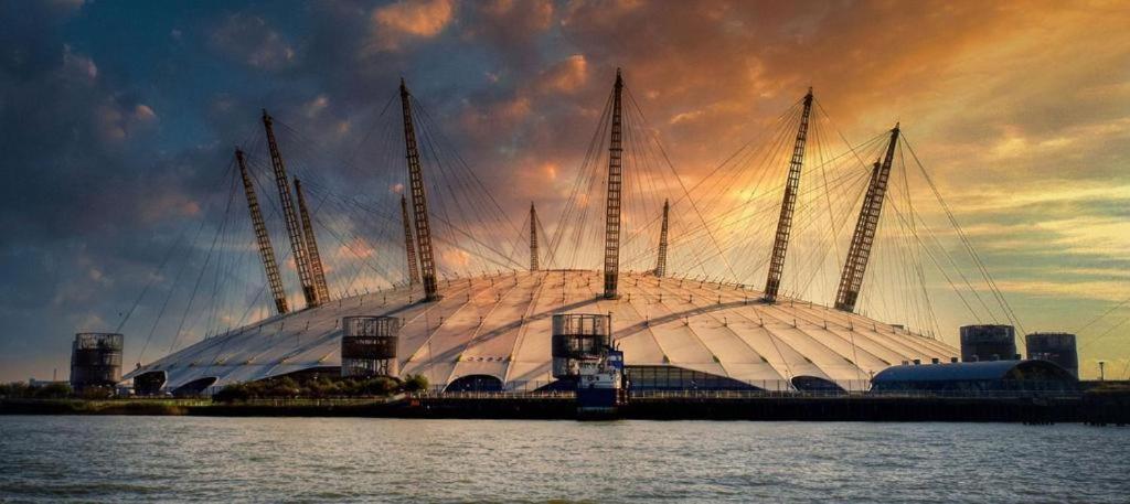 Stylish 1-bedroom Near Canary Wharf, O2 Arena & Excel - Excellent Transport Links Apartment