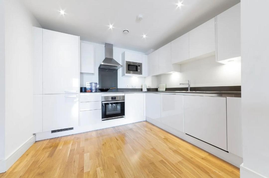 Stylish 1-bedroom Near Canary Wharf, O2 Arena & Excel - Excellent Transport Links Apartment London