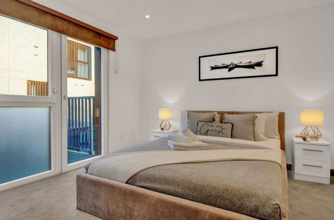 Stylish 1-bedroom Near Canary Wharf, O2 Arena & Excel - Excellent Transport Links Apartment *