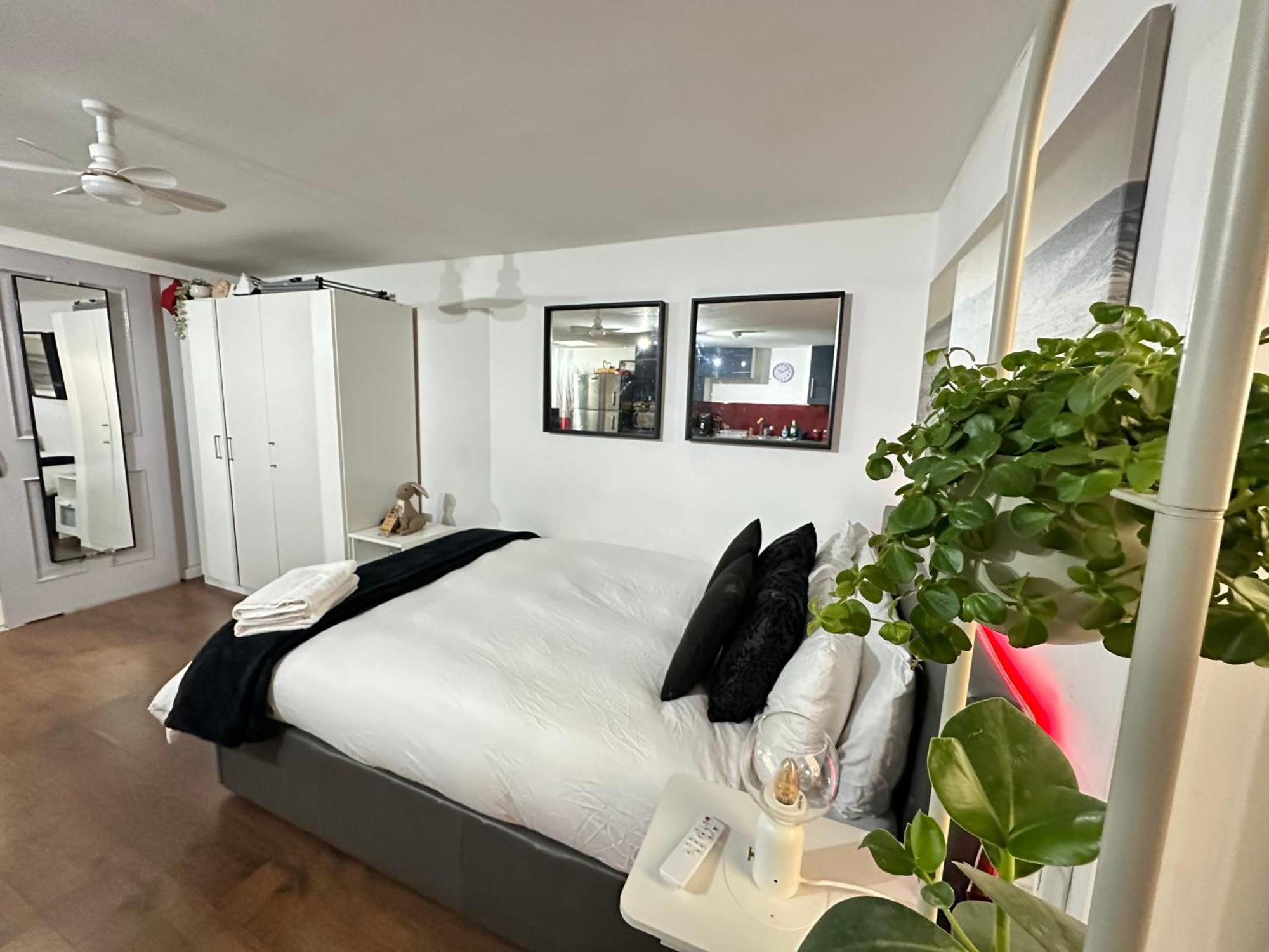 Cozy Modern In The Heart Of Ferienhaus *
