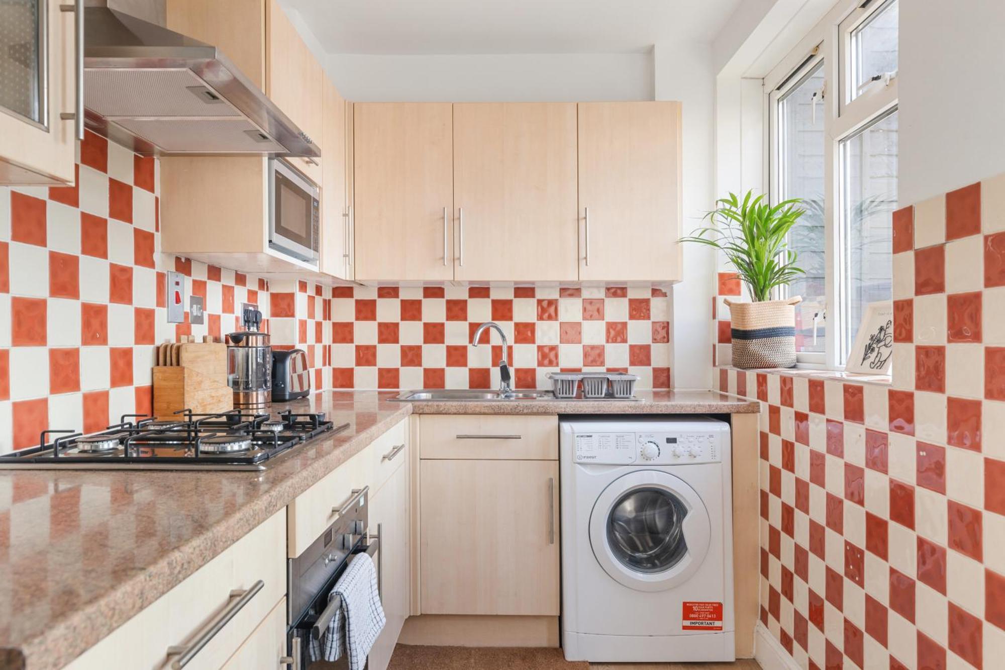 New Luxurious 4 Bedroom * London